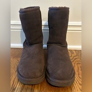 Uggs- chocolate brown size 7